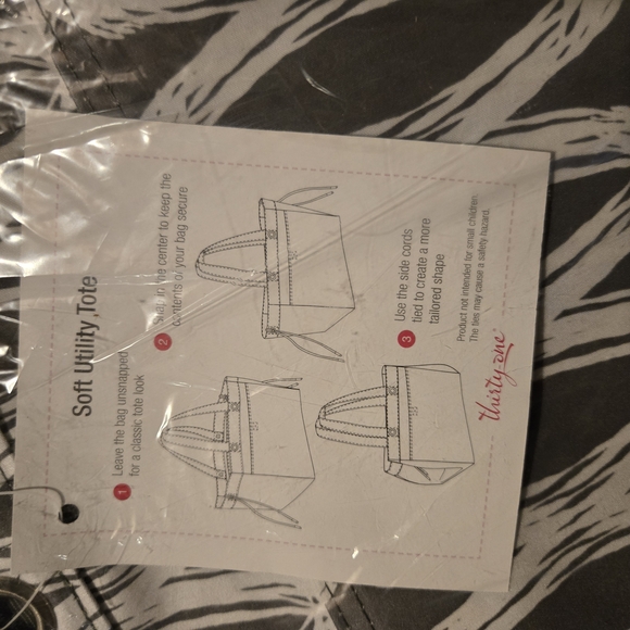 Medium Utility Tote Bag - Picture 2 of 3